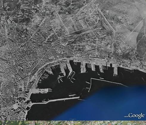 Vista aérea de Nápoles en plena Segunda Guerra Mundial y en la actualidad