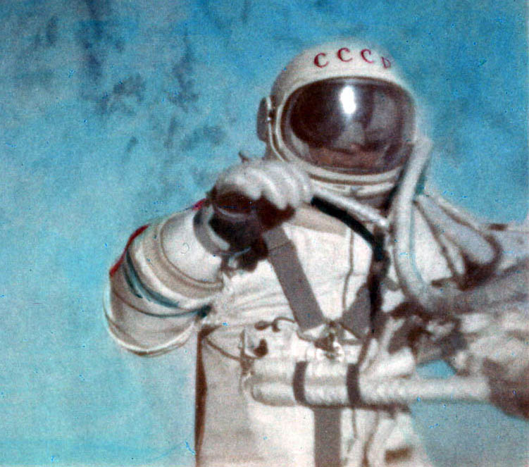 El primer astronauta que realizó un paseo espacial
