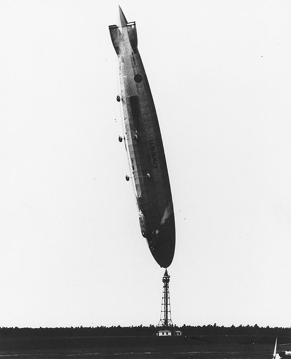 USS Los Angeles, el gran dirigible que se puso en posición vertical