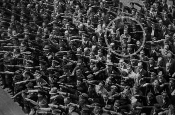 August Landmesser, el hombre que se negó a realizar el saludo nazi a Adolf Hitler