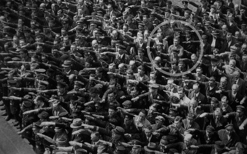 August Landmesser, el hombre que se negó a realizar el saludo nazi a Adolf Hitler