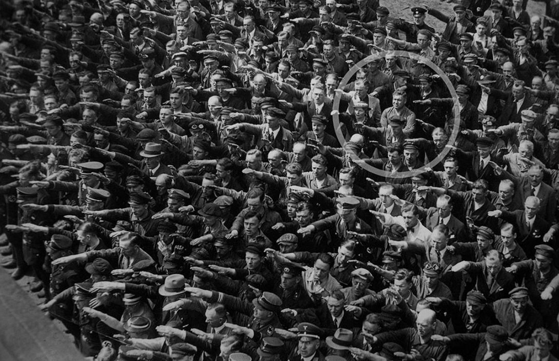 August Landmesser, el hombre que se negó a realizar el saludo nazi a Adolf Hitler