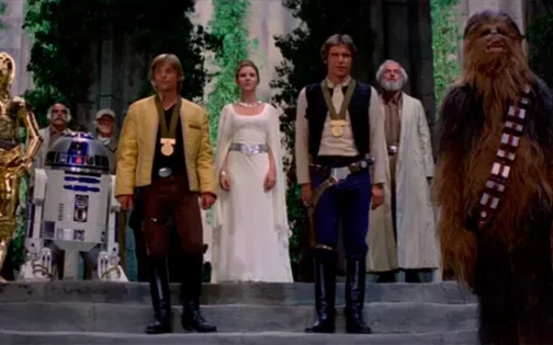 La escena final de la Guerra de las Galaxias sin la música de John Williams