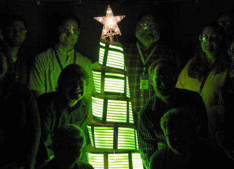 Árbol de Navidad hecho de paneles OLED flexibles Árbol de Navidad hecho de paneles OLED flexibles