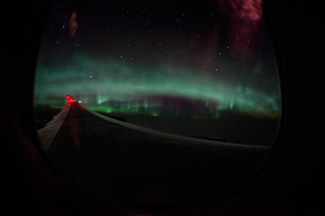 Aurora boreal fotografiada en un vuelo de Los Ángeles a Londres