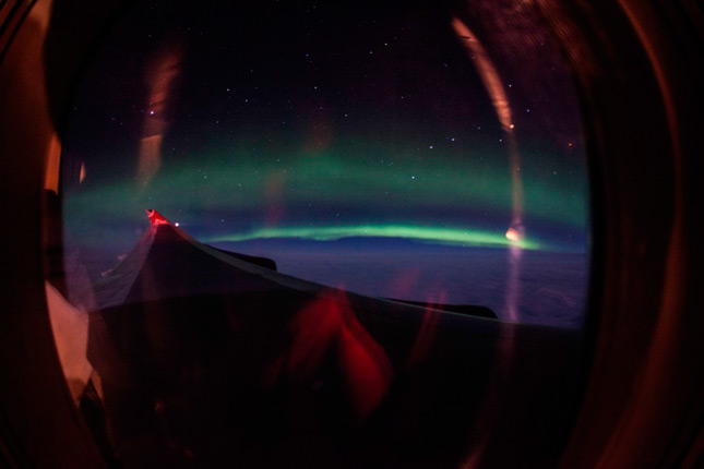 Aurora boreal fotografiada en un vuelo de Los Ángeles a Londres