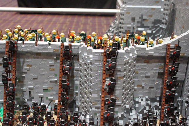 La Batalla del Abismo de Helm recreada con 150.000 piezas de Lego