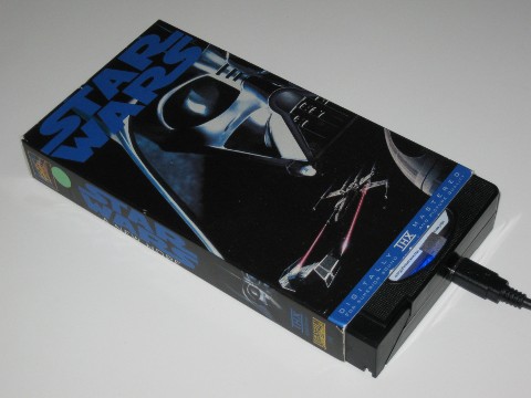 Discos duros externos con forma de cinta VHS