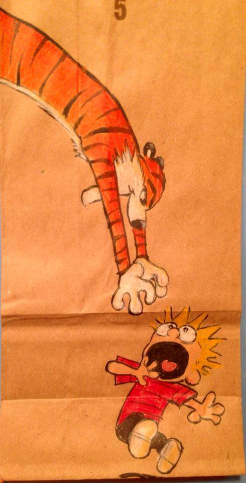 Un padre lleva dos años dibujando diariamente personajes infantiles en la bolsa del almuerzo de su hijo