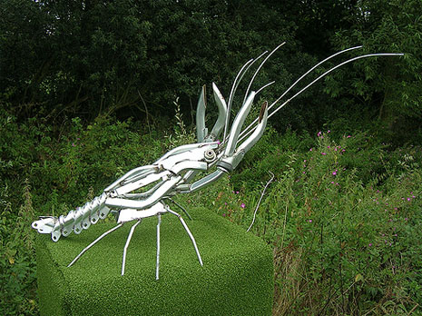 Escultura realizada con carros de la compra Escultura realizada con carros de la compra