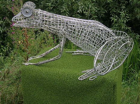Escultura realizada con carros de la compra Escultura realizada con carros de la compra