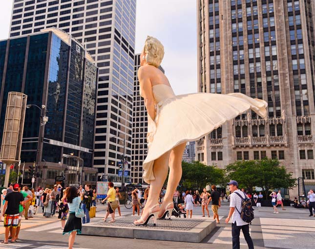 Una estatua gigante en homenaje a Marilyn Monroe