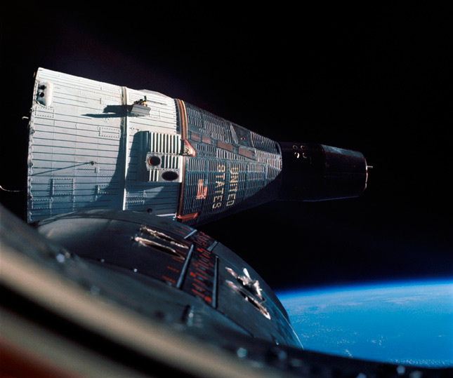La nave espacial Gemini 7 vista desde la Gemini 6A