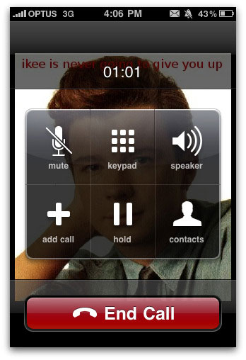 Un gusano para el iPhone pone de fondo de pantalla una foto de Rick Astley Un gusano para el iPhone pone de fondo de pantalla una foto de Rick Astley