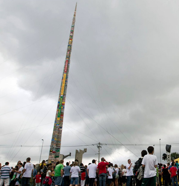 La torre más alta creada con bloques de Lego