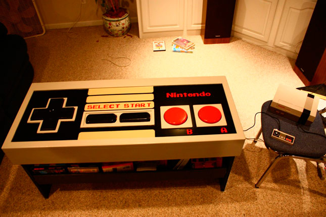 Mando gigante de NES y mesa al mismo tiempo