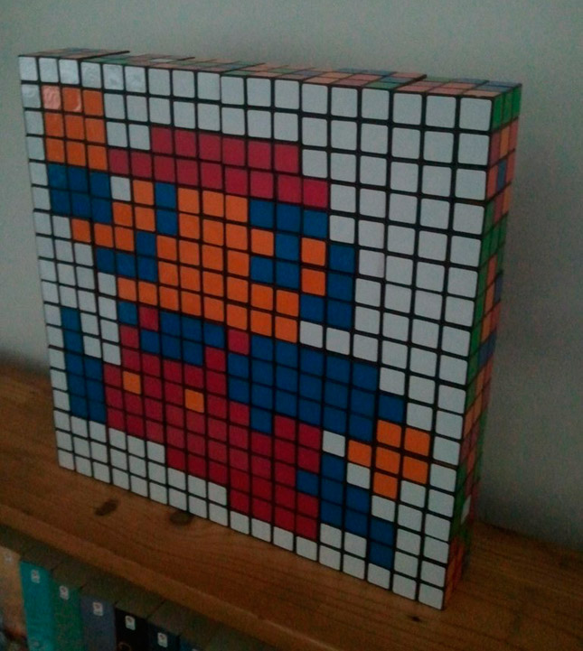 Mario representado con cubos de Rubik