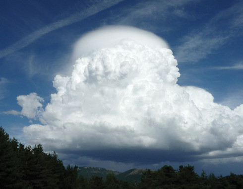 Nube Pileus