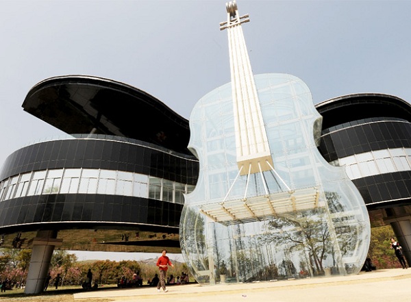 The Piano House, un conservatorio con forma de piano