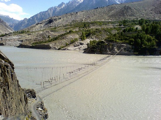 El increíble puente colgante Hussaini