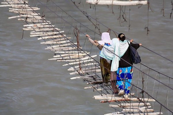 El increíble puente colgante Hussaini