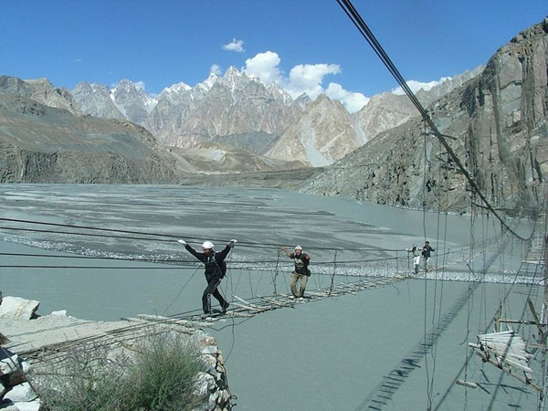 El increíble puente colgante Hussaini