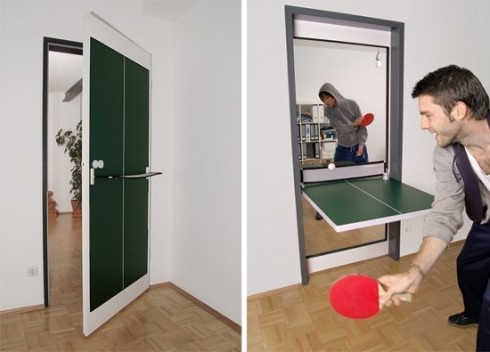 Puerta convertible en una mesa de ping pong