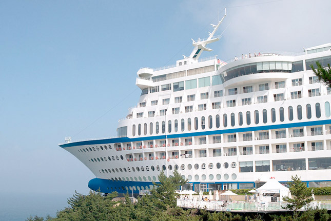 ¿Qué hace este crucero en lo alto de una colina?