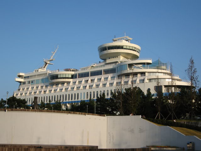 ¿Qué hace este crucero en lo alto de una colina?