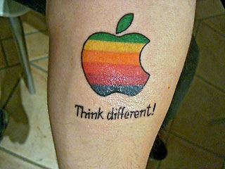 Tatuaje del símbolo de Apple