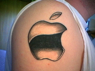 Tatuaje del símbolo de Apple