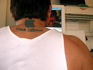 Tatuaje del símbolo de Apple