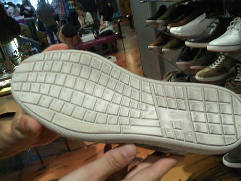 Un teclado en las zapatillas