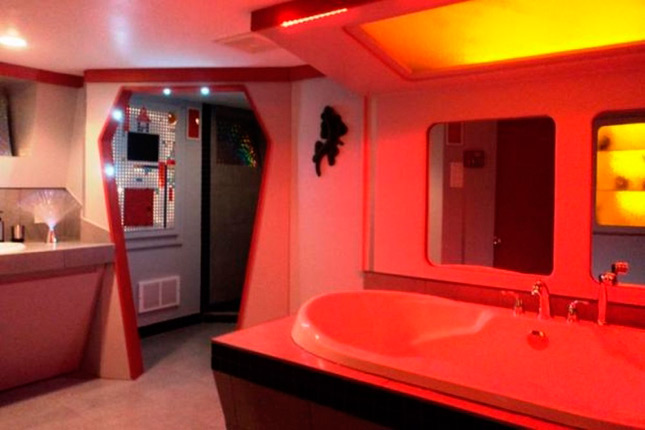 Trekkie gasta 30.000 dólares para convertir su casa en una réplica de la USS Enterprise