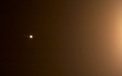 Júpiter, Ganímedes, Europa, Calisto e Io a la luz de la Luna