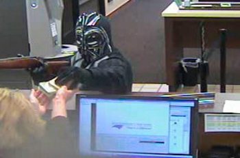 Ladrón disfrazado de Darth Vader atraca un banco