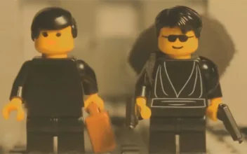 Recrean icónica escena de Matrix con Lego