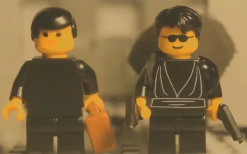 Recrean icónica escena de Matrix con Lego