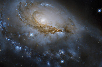 Espectacular galaxia espiral vista por el telescopio espacial Hubble