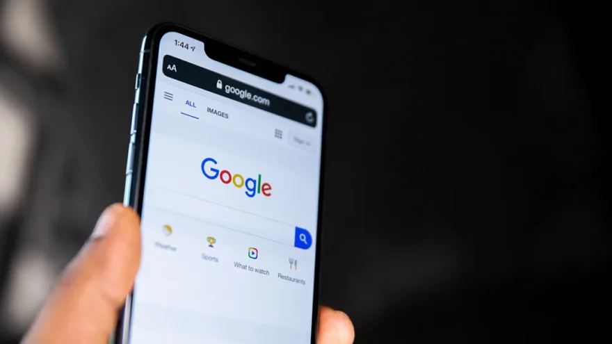 Google va a identificar más claramente los anuncios que muestra en los resultados de búsqueda