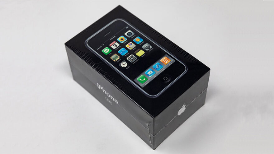 Un iPhone original precintado se vende por casi 40.000 dólares