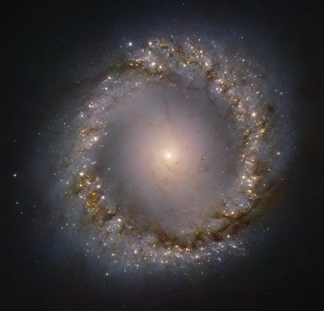 El centro de la galaxia NGC 1097 captado por el Very Large Telescope