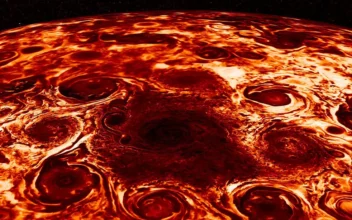 Ciclones en el polo norte de Júpiter