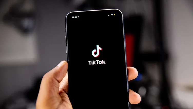 TikTok va a limitar el tiempo que los menores pueden usarlo cada día