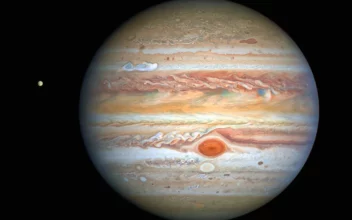 Júpiter y la luna Europa vistos por el telescopio espacial Hubble