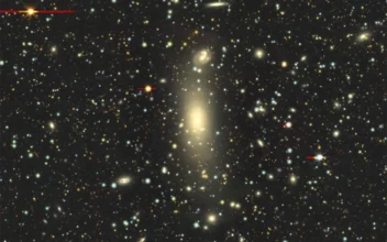 ESO 383-76, la galaxia más grande conocida
