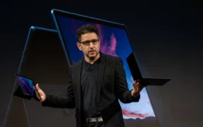 Amazon confirma que ha fichado a Panos Panay, el jefe de desarrollo de Windows 11