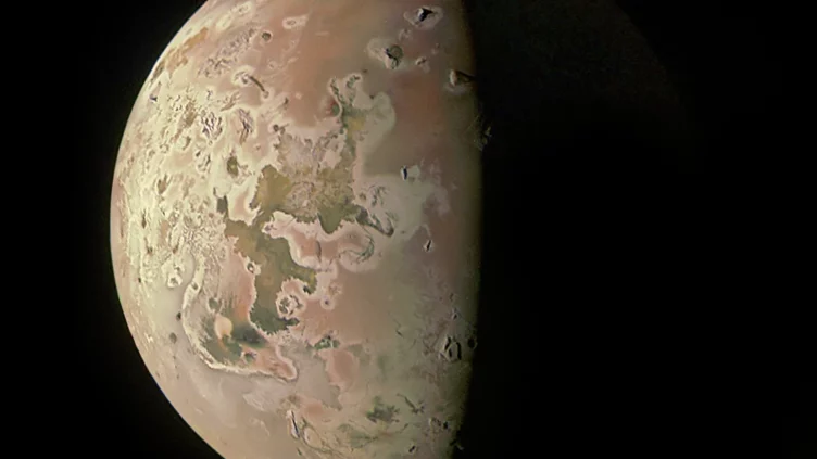 La sonda espacial Juno capta imágenes espectaculares del satélite Ío