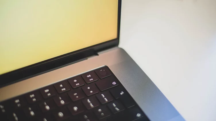 Los primeros MacBook Pro con pantallas OLED podrían no llegar hasta dentro de 3 años