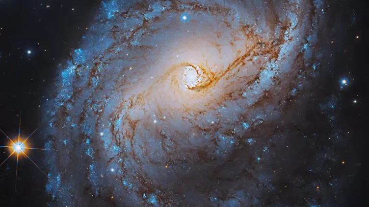 La galaxia espiral barrada NGC 6951